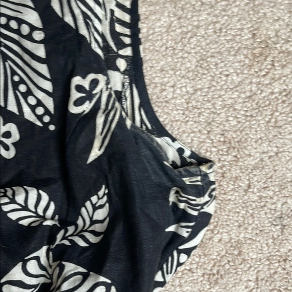 Jaclyn Smith Black and White Mock Neck Sleeveless Mini Dress - Picture 4 of 5